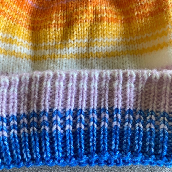 Old Navy Knit Pom Pom Beanie Hat - Picture 2 of 5